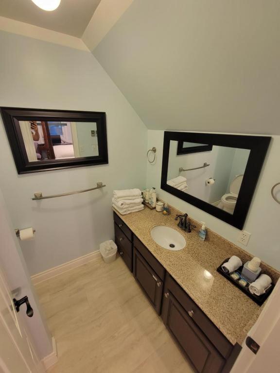 Bluejay Suites B&B Уайтхорс Екстериор снимка